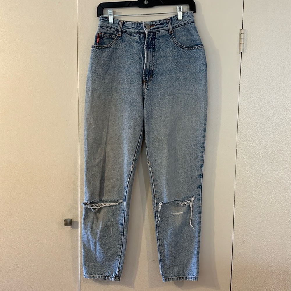 Vintage Bongo’s 90’s/Y2K style with high rise and light wash